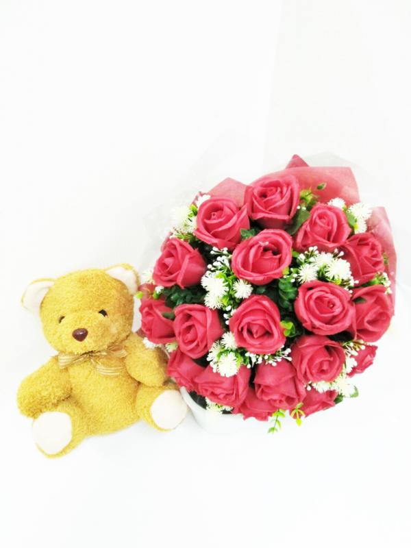 ช่อดอกกุหลาบดอกไม้ประดิษฐ์สีแดงพร้อมตุ๊กตาหมี 23